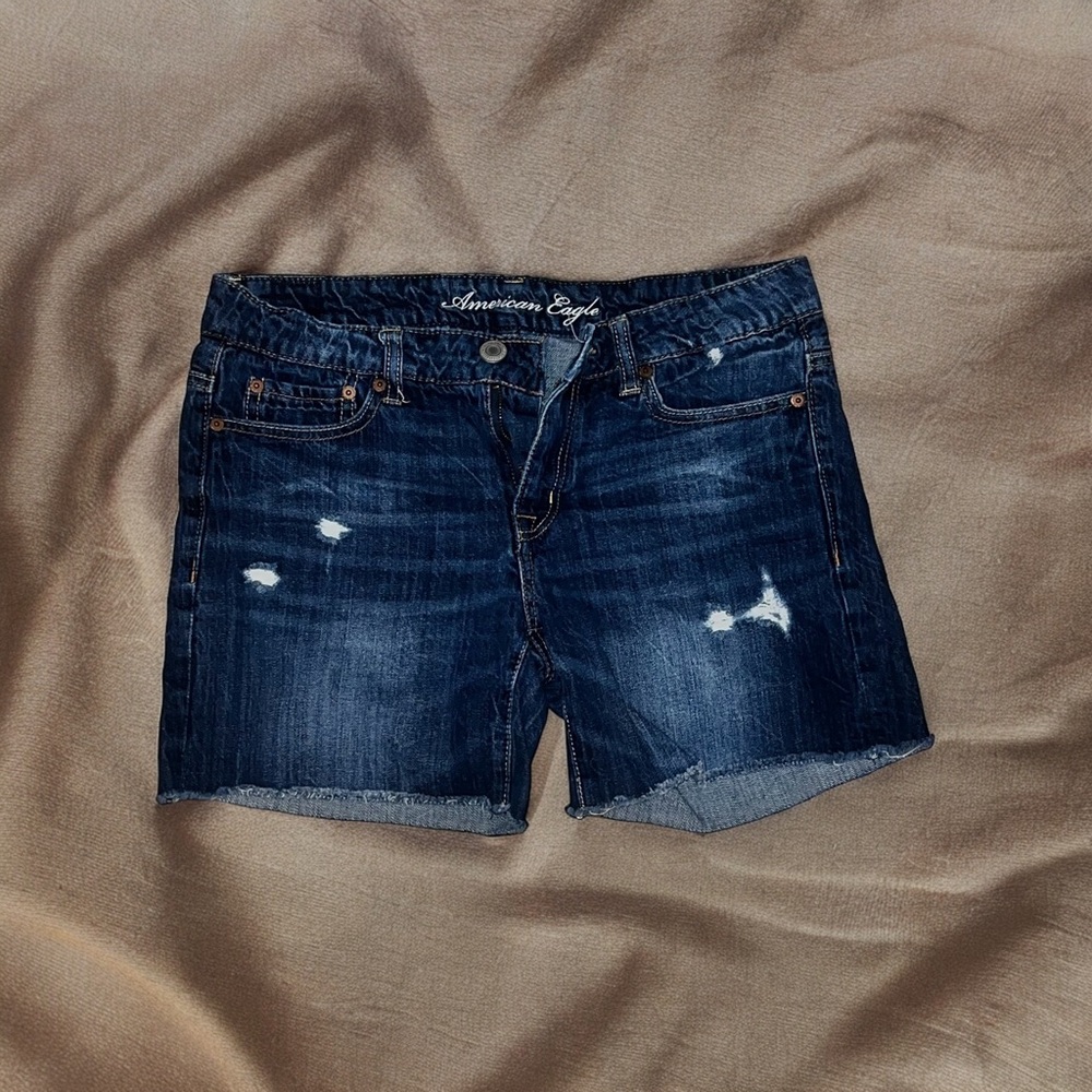 Women’s American Eagle Denim Cut Off Shorts Size 4! Perfect for summer!